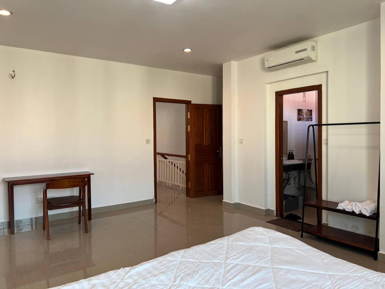D32 Homestay Near Airport Behind Brown Coffee Airport 프놈펜 외부 사진
