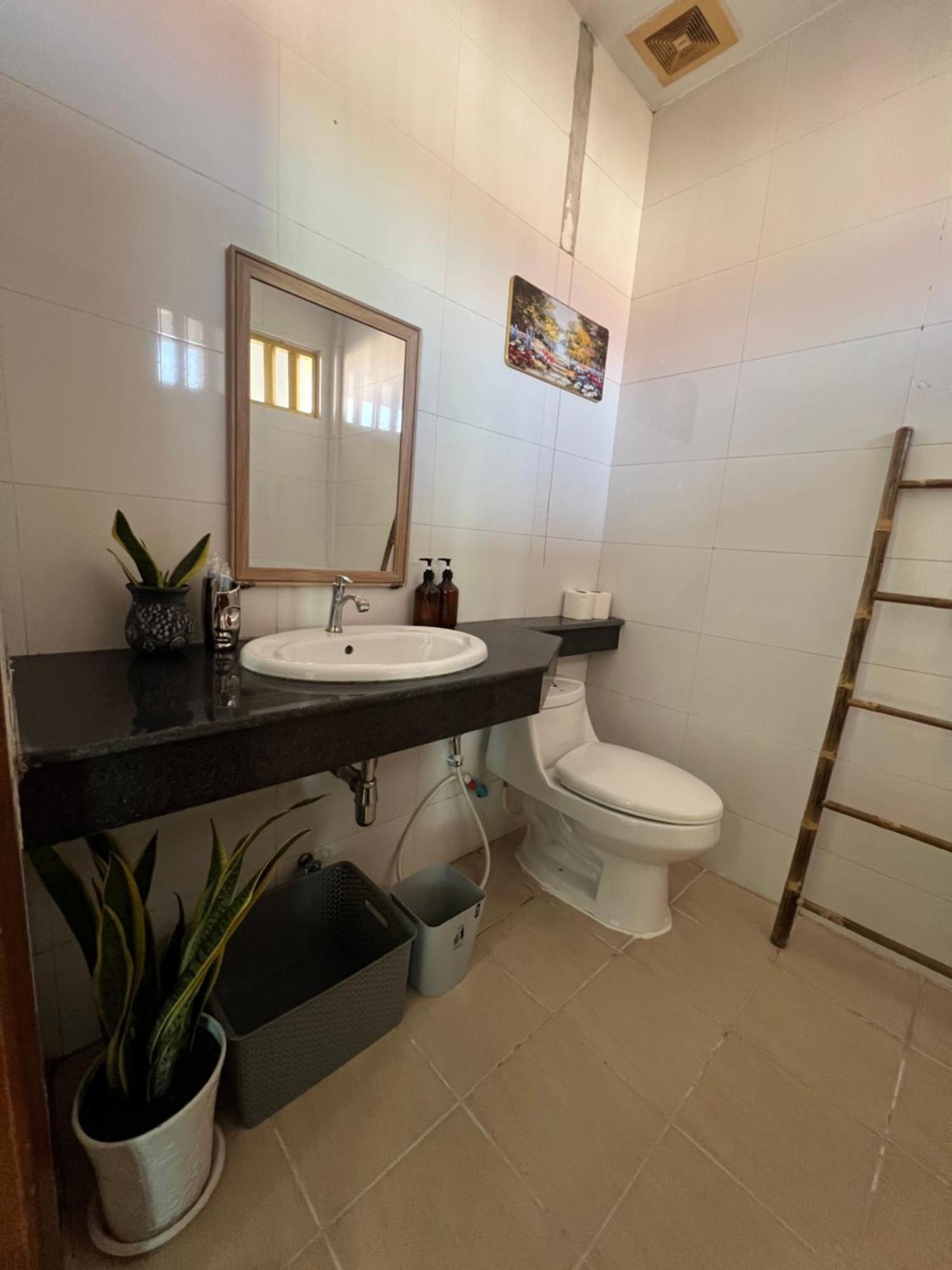 D32 Homestay Near Airport Behind Brown Coffee Airport 프놈펜 외부 사진