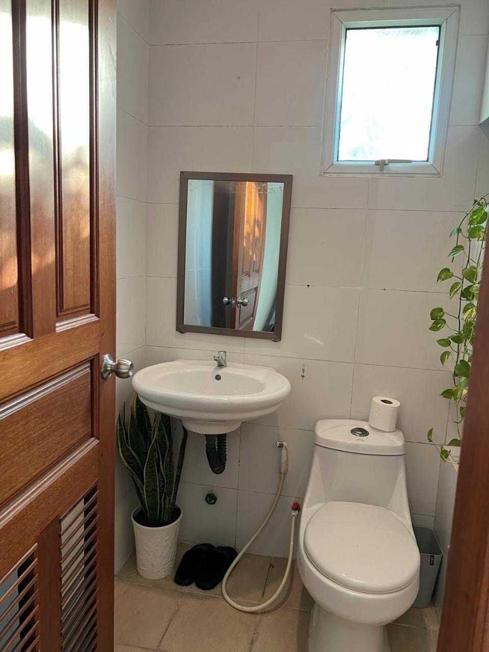 D32 Homestay Near Airport Behind Brown Coffee Airport 프놈펜 외부 사진
